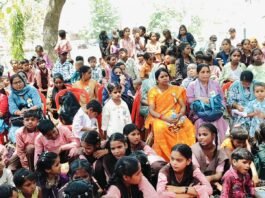 सरैया चौकी स्कूल में बच्चों ने बिखेरे सांस्कृतिक रंग, शिक्षा और स्वच्छता की अलख जगाई